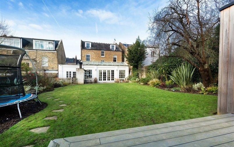 House to rent in Hilltop Road, West Hampstead