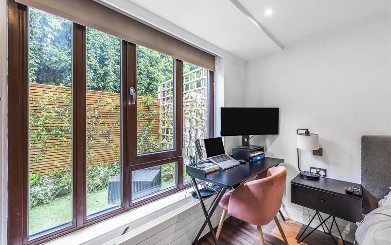 Flat to rent in Holly Bush Vale, Hampstead Village