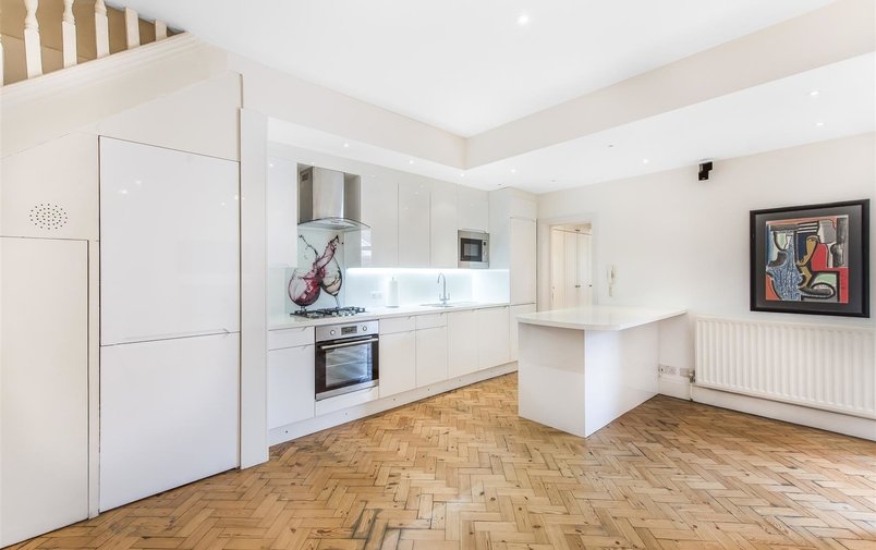Property to rent in Hollycroft Avenue, Hampstead