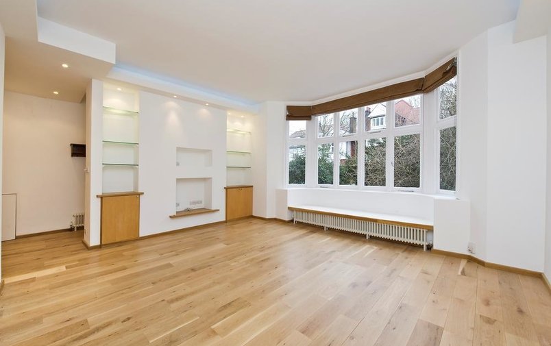 Flat to rent in Hollycroft Avenue, Hampstead