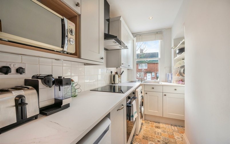 Flat to rent in Kemplay Road, Hampstead Village