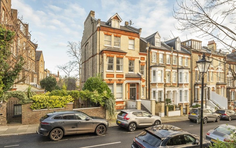 Flat to rent in Kemplay Road, Hampstead Village