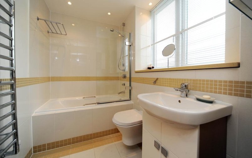 Property to rent in Kidderpore Avenue, London