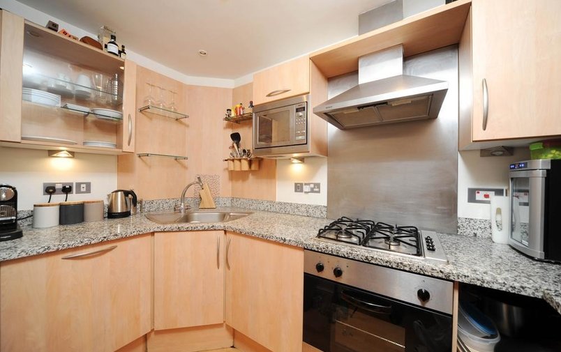 Property to rent in Kidderpore Avenue, London