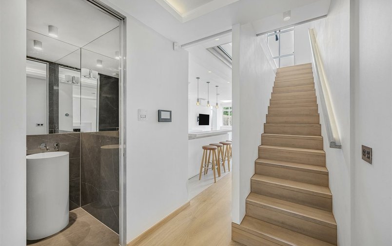 Property to rent in Linden Lea, London