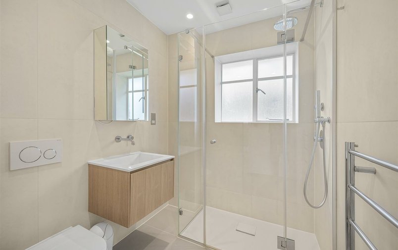 Property to rent in Linden Lea, London