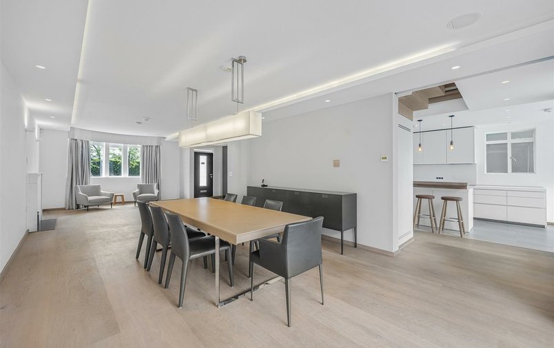 Property to rent in Linden Lea, London