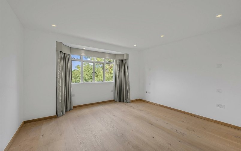 Property to rent in Linden Lea, London