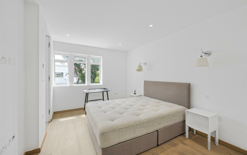 Property to rent in Linden Lea, London