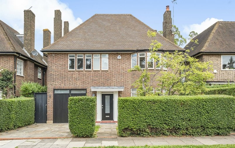 Property to rent in Linden Lea, London