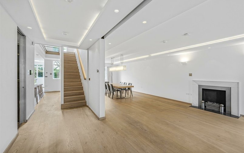 Property to rent in Linden Lea, London