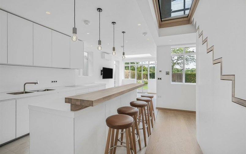 Property to rent in Linden Lea, London