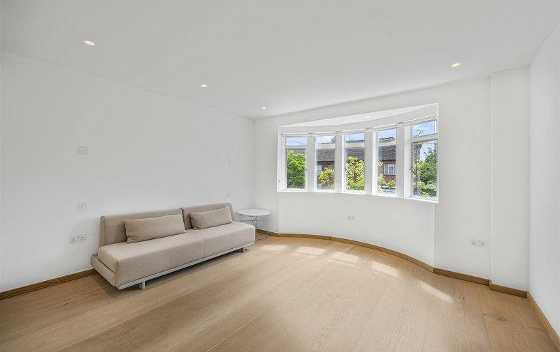 Property to rent in Linden Lea, London