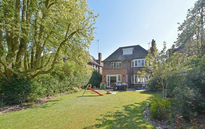 House to rent in Linden Lea, Hampstead Garden Suburb