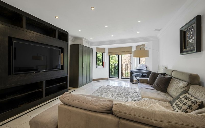 Flat to rent in Lindfield Gardens, Hampstead