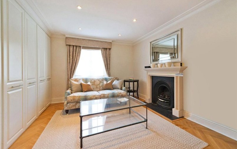 House to rent in Loudoun Road, London
