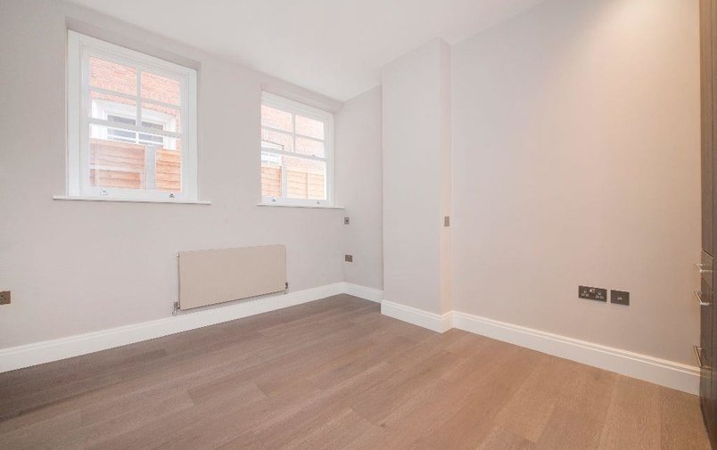 Flat to rent in Lyndhurst Road, Hampstead