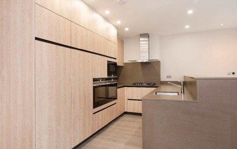 Flat to rent in Lyndhurst Road, Hampstead