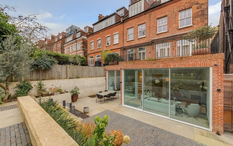 Flat to rent in Maresfield Gardens, Hampstead