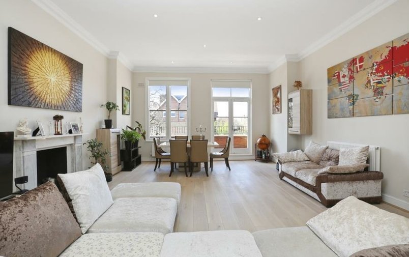 Flat to rent in Maresfield Gardens, Hampstead