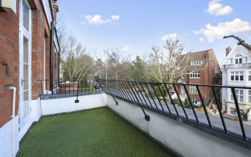 Flat to rent in Maresfield Gardens, Hampstead