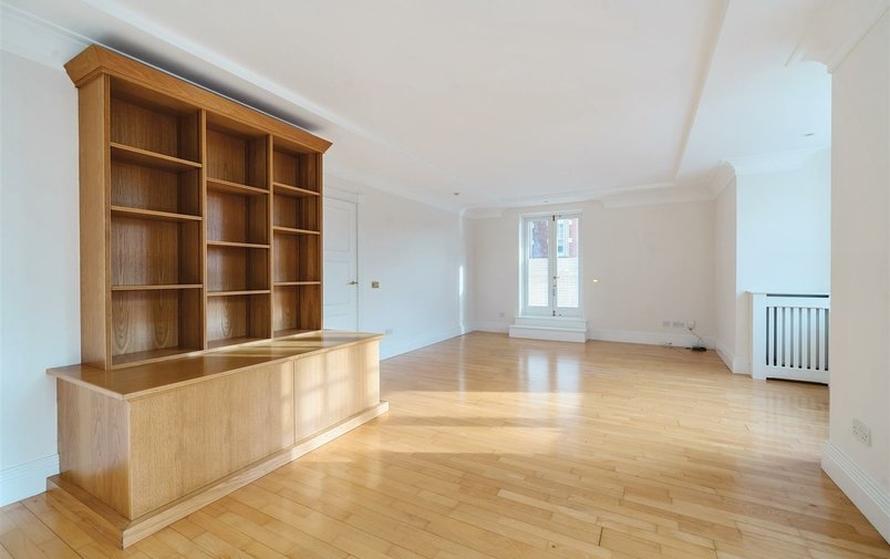 Flat to rent in Frognal Rise, Hampstead Village
