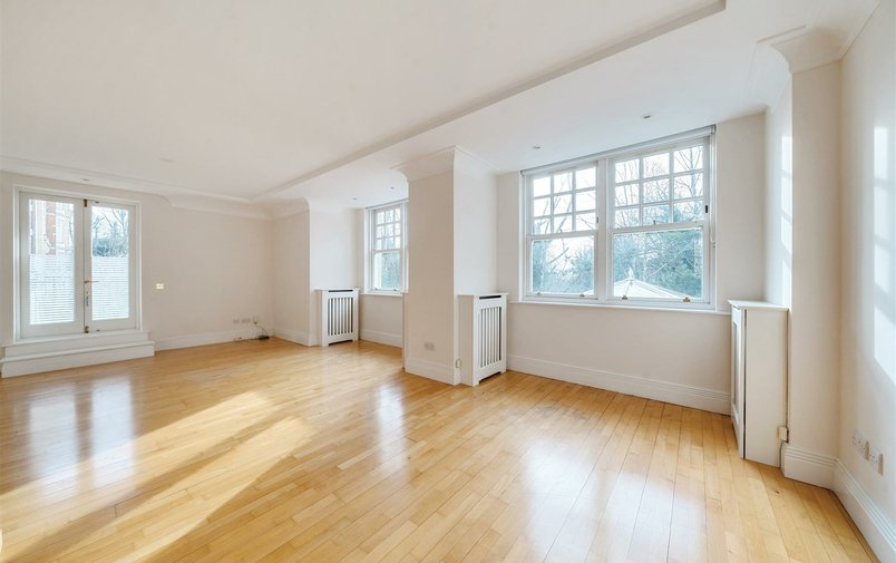 Flat to rent in Frognal Rise, Hampstead Village
