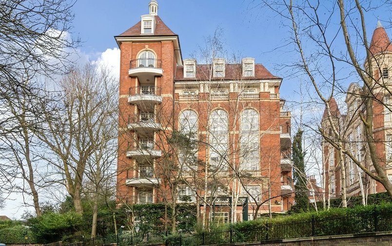 Flat to rent in Frognal Rise, Hampstead Village