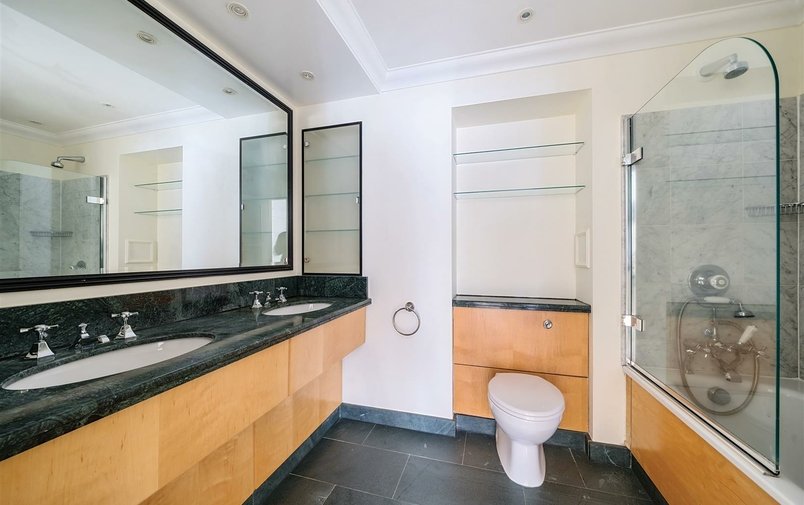 Flat to rent in Frognal Rise, Hampstead Village