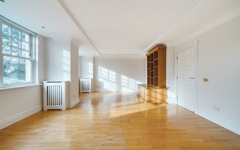 Flat to rent in Frognal Rise, Hampstead Village