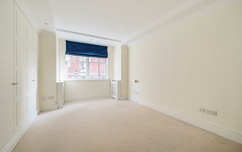 Flat to rent in Frognal Rise, Hampstead Village