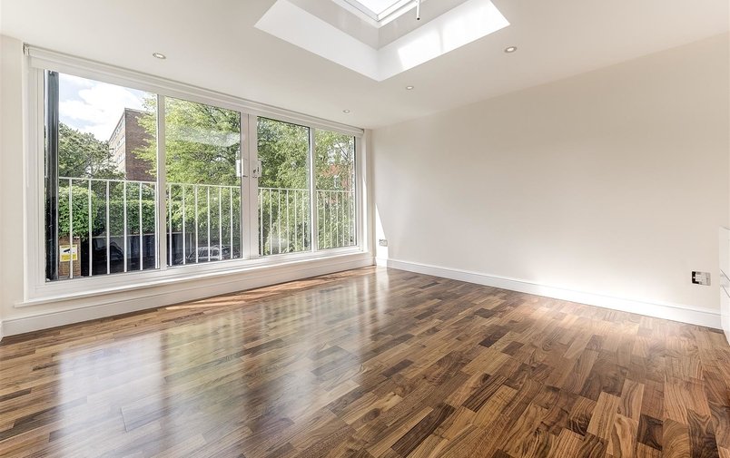 House to rent in Mulberry Close, London