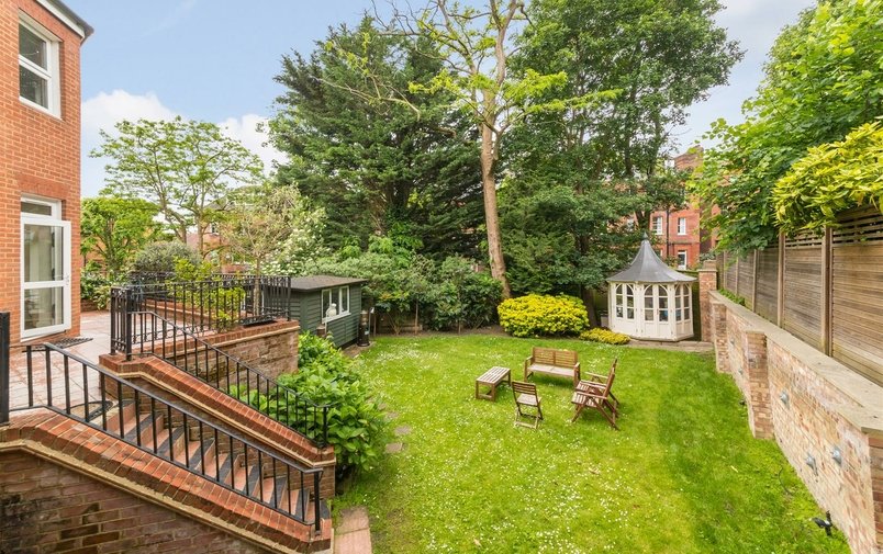 Flat to rent in Netherhall Gardens, Hampstead