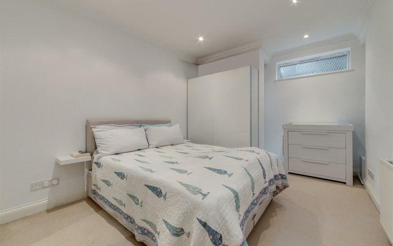 Flat to rent in Netherhall Gardens, Hampstead