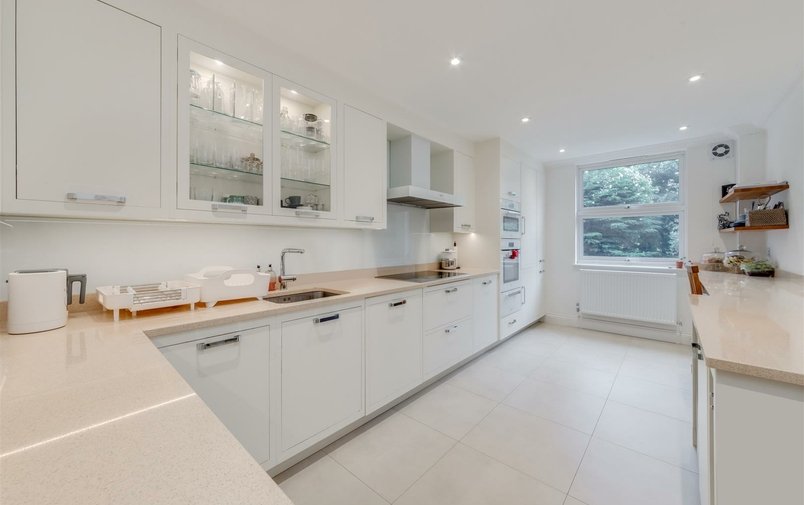 Flat to rent in Netherhall Gardens, Hampstead