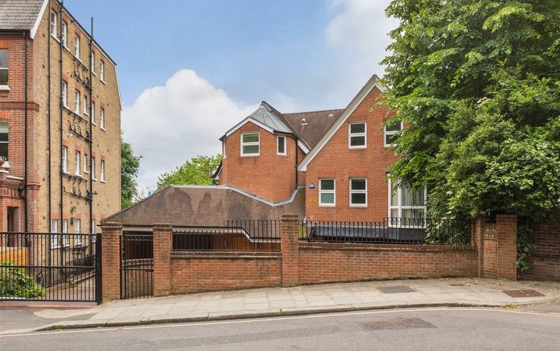 Flat to rent in Netherhall Gardens, Hampstead