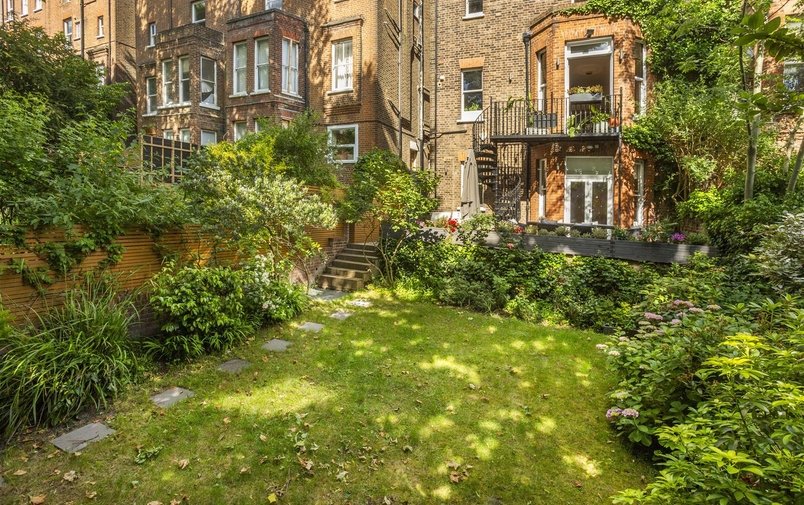 Flat to rent in Netherhall Gardens, Hampstead