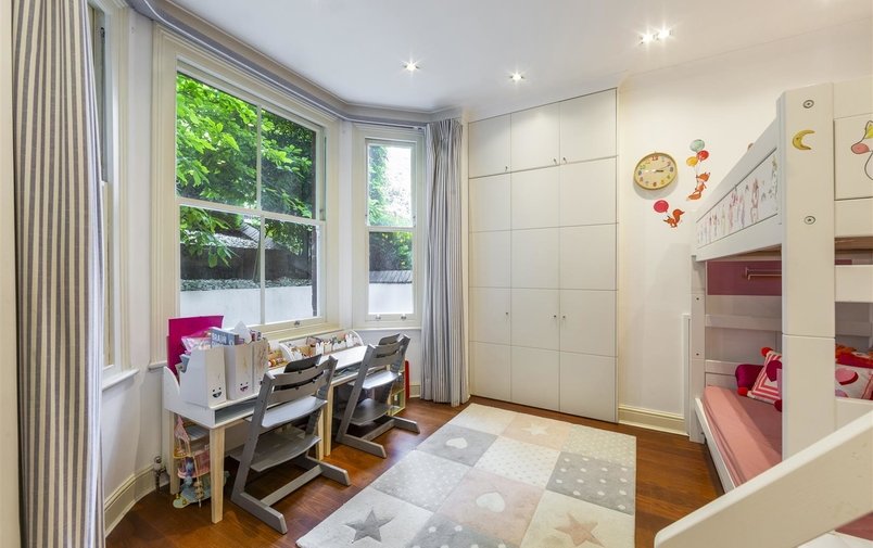 Flat to rent in Netherhall Gardens, Hampstead