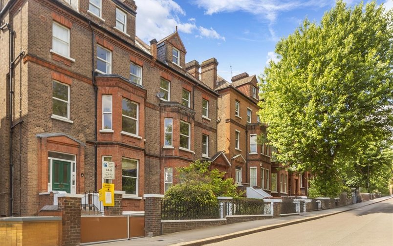 Flat to rent in Netherhall Gardens, Hampstead