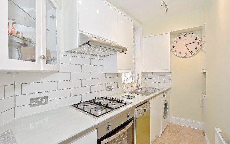 Flat to rent in New End, Hampstead