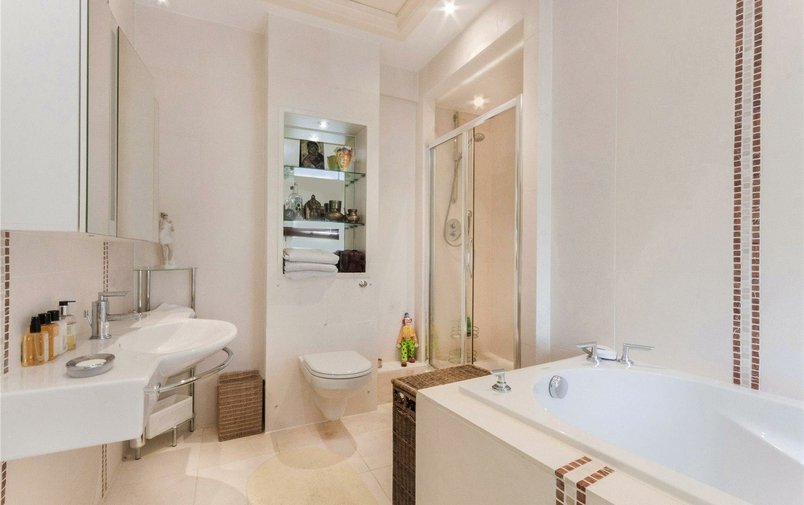 Flat to rent in North End Way, Hampstead