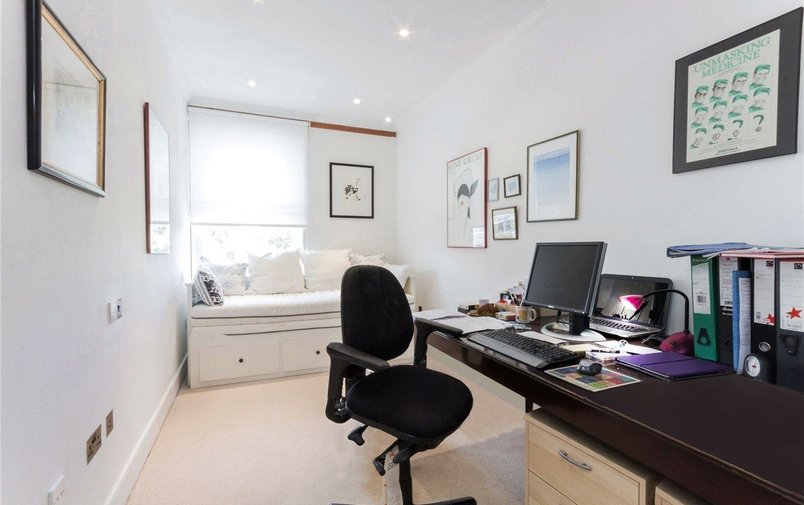 Flat to rent in North End Way, Hampstead