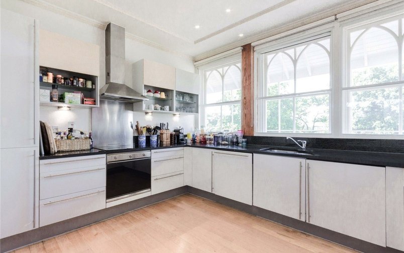 Flat to rent in North End Way, Hampstead