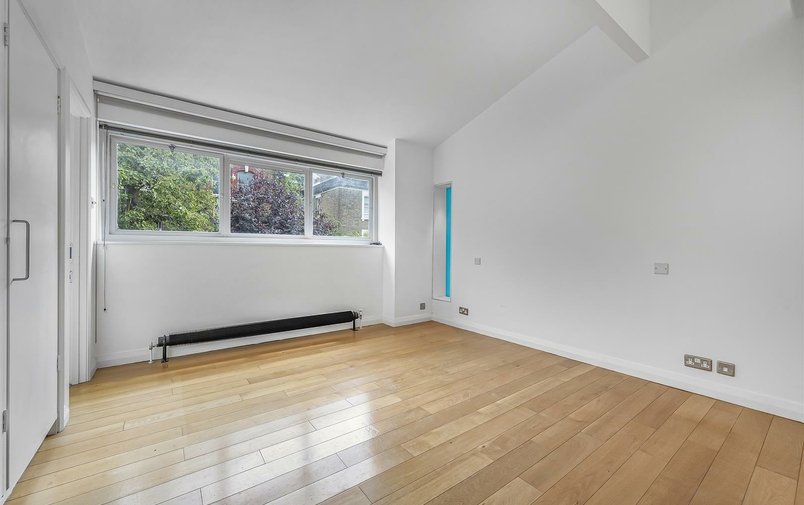 House to rent in Ornan Road, London