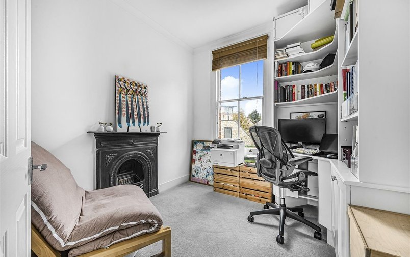 House to rent in Pattison Road, London