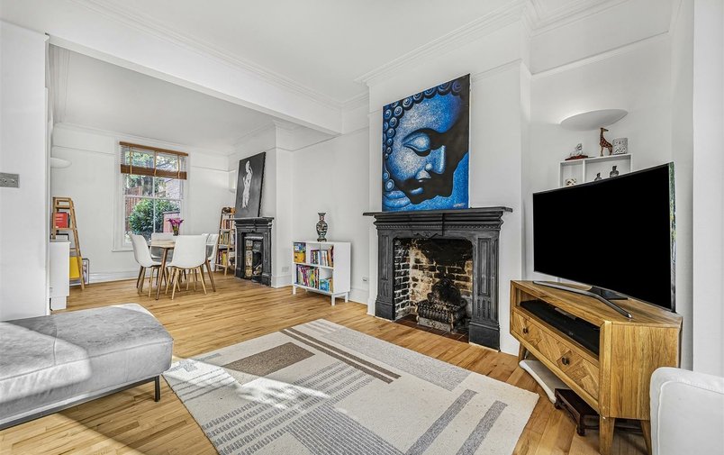 House to rent in Pattison Road, London