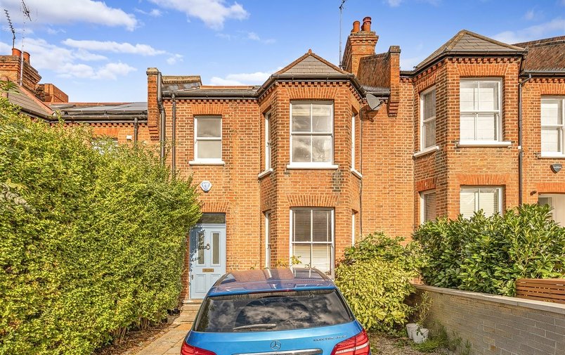 House to rent in Pattison Road, London