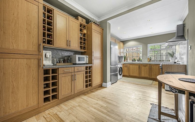 House to rent in Pattison Road, London