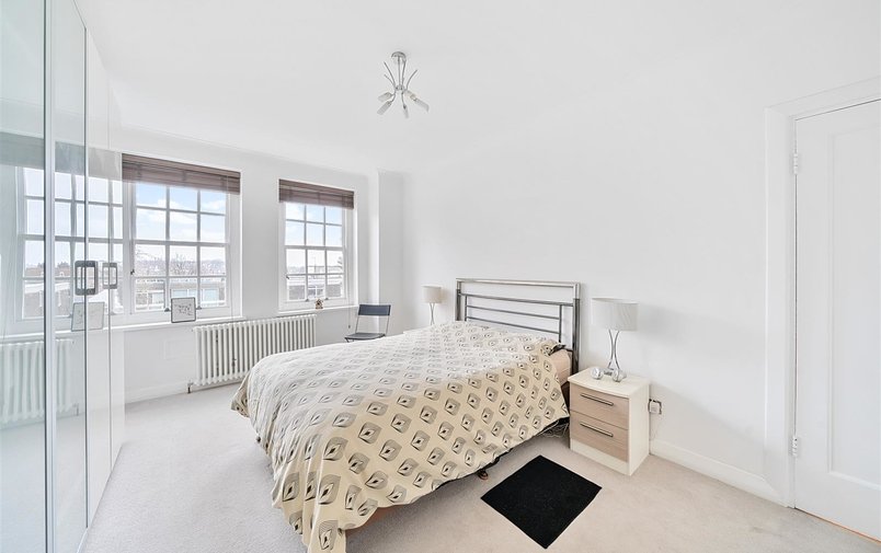 Flat to rent in Prince Arthur Road, Hampstead Village