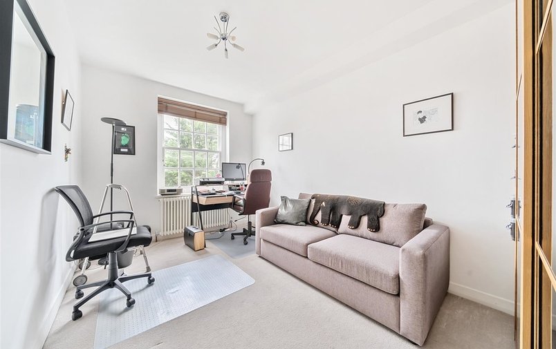 Flat to rent in Prince Arthur Road, Hampstead Village